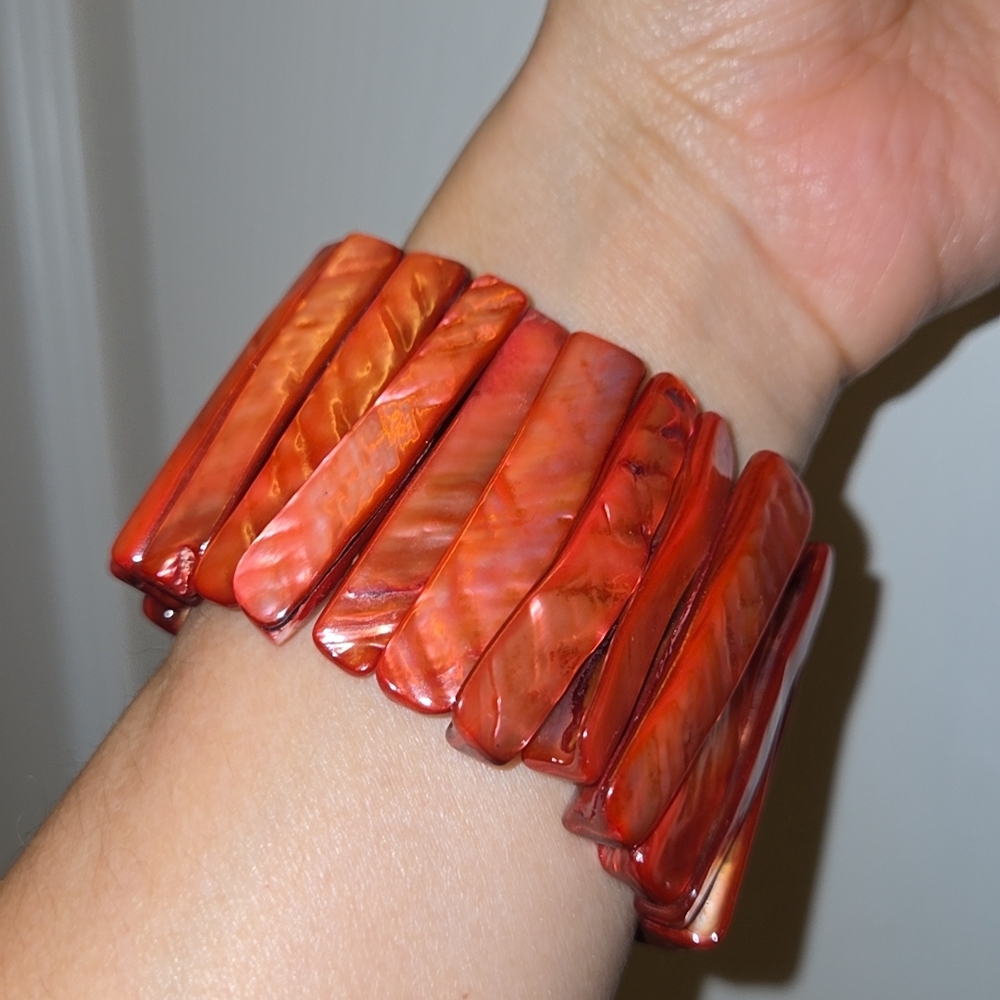 Elegant Red Shell Bracelet